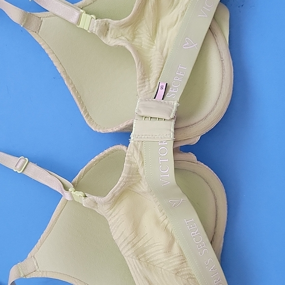 Victoria's Secret Bras - Picture 7 of 10